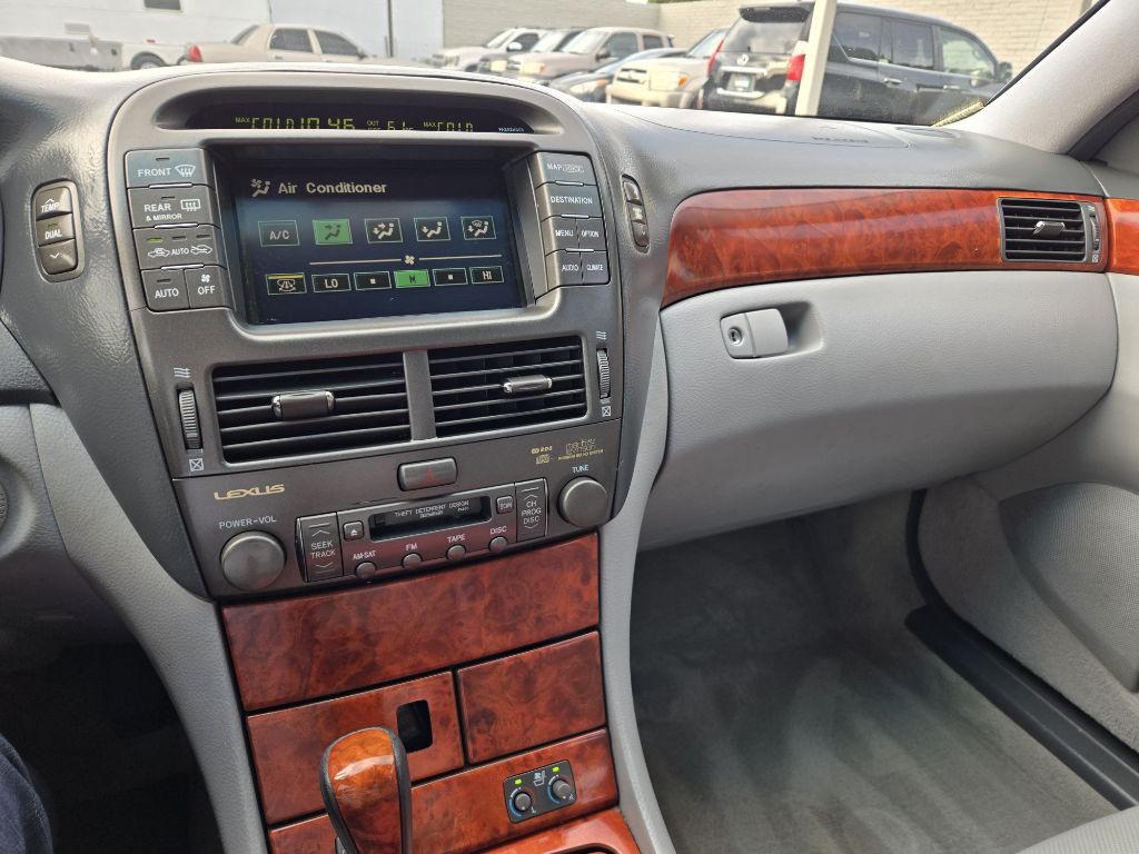 2005 Lexus LS Image 24