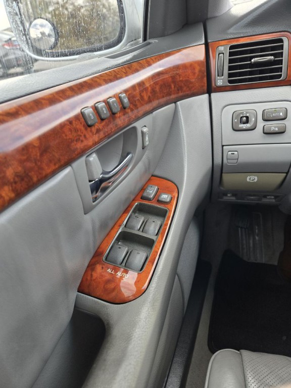 2005 Lexus LS Image 25