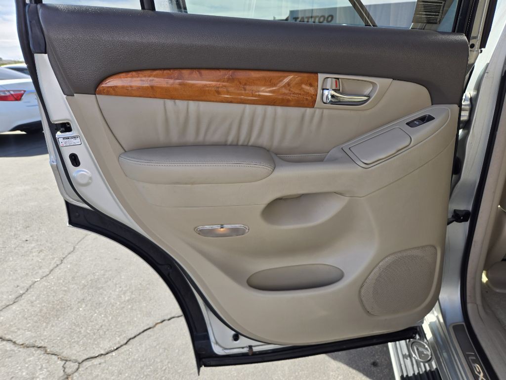 2004 Lexus GX Image 11