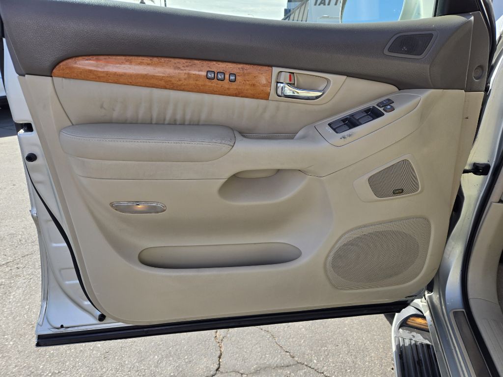 2004 Lexus GX Image 13