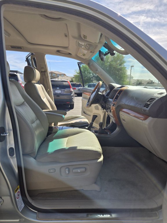 2004 Lexus GX Image 18