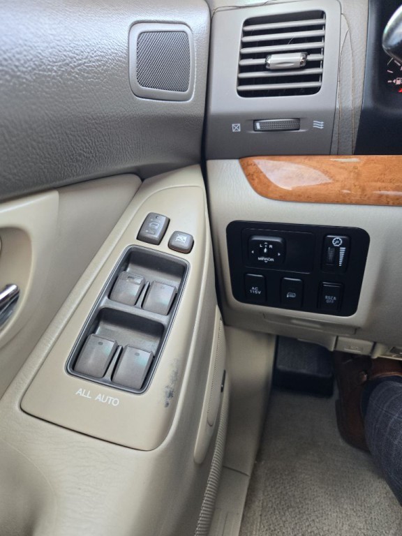 2004 Lexus GX Image 20