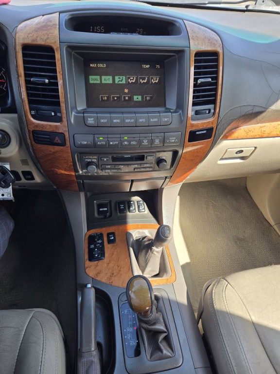 2004 Lexus GX Image 21