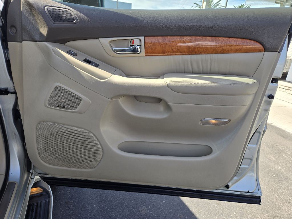 2004 Lexus GX Image 22