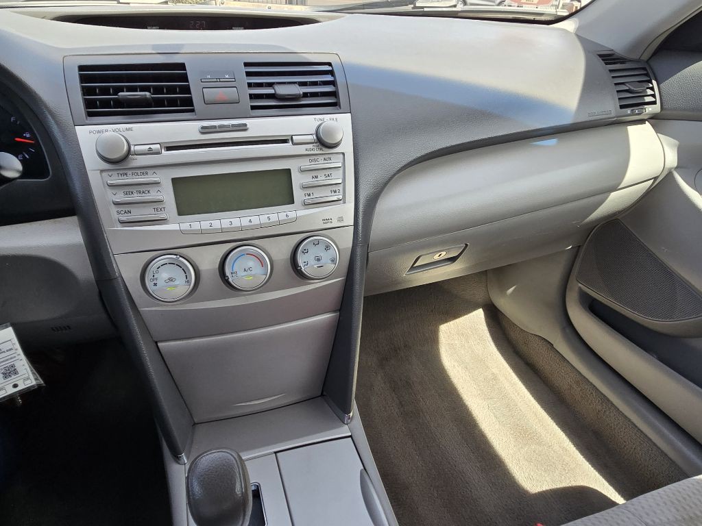 2010 Toyota Camry Image 18