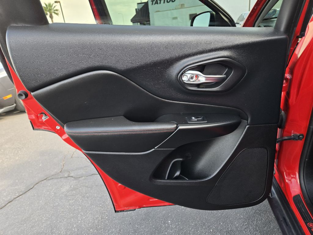 2019 Jeep Cherokee Image 12