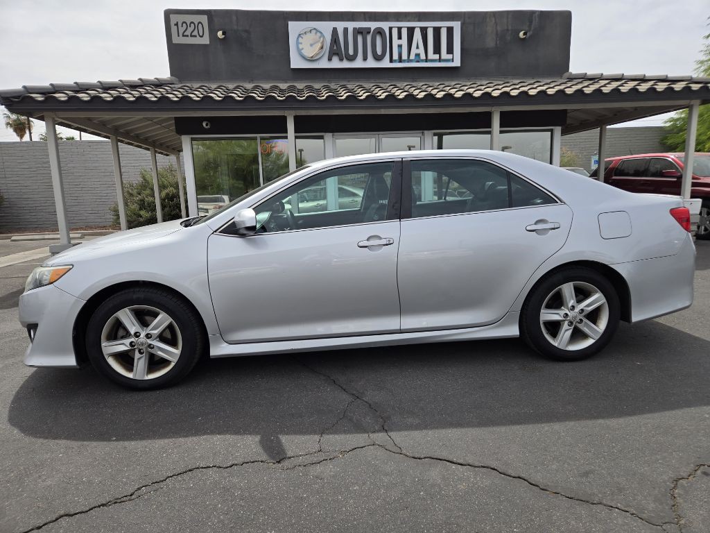 2013 Toyota Camry Image 2