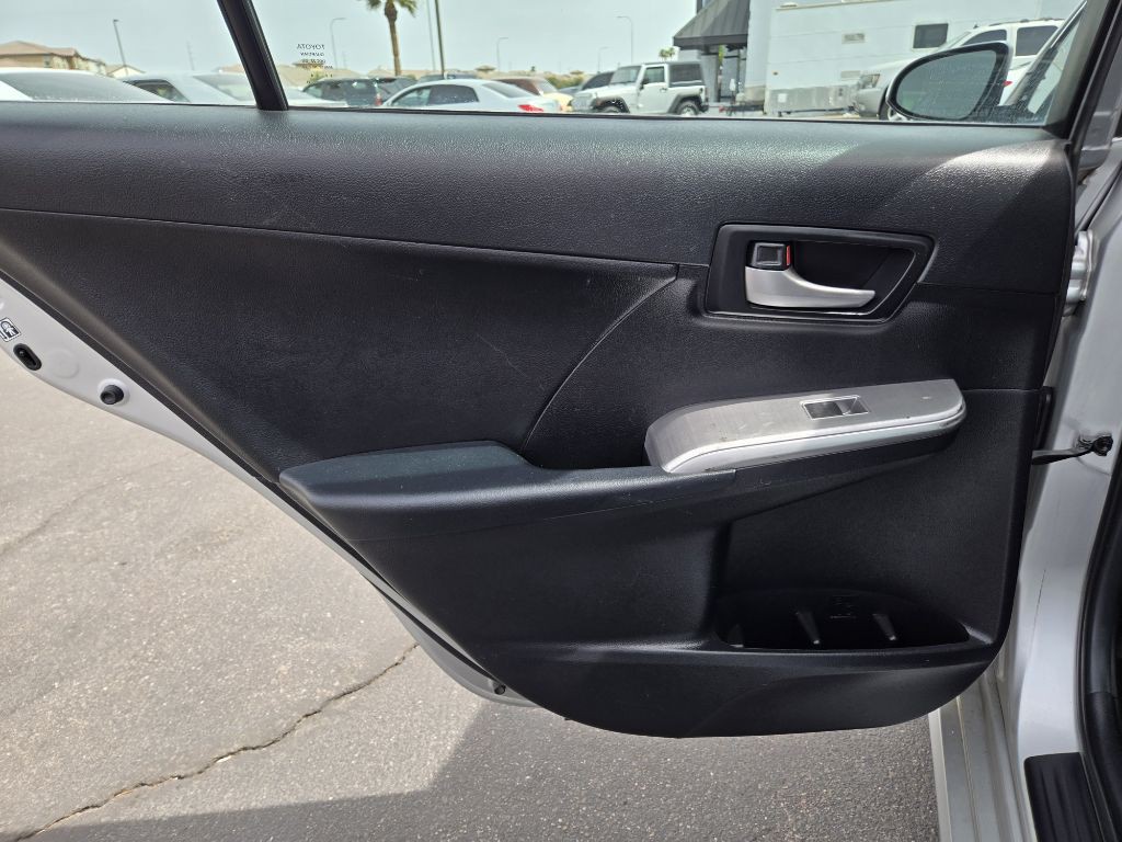 2013 Toyota Camry Image 12