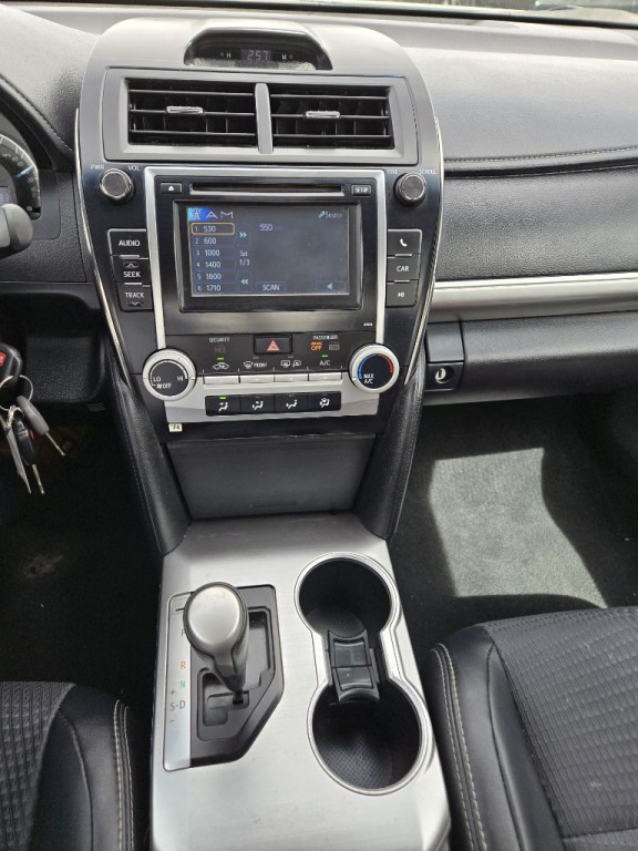 2013 Toyota Camry Image 16