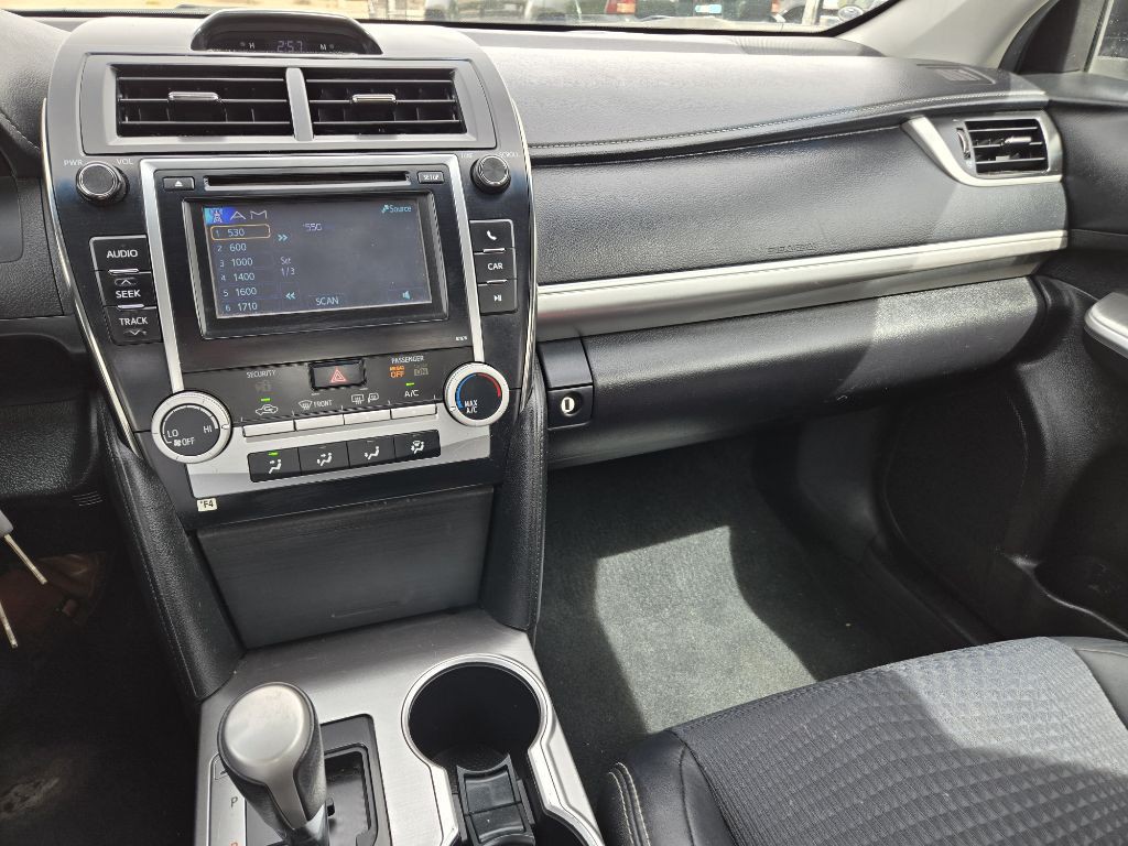 2013 Toyota Camry Image 17