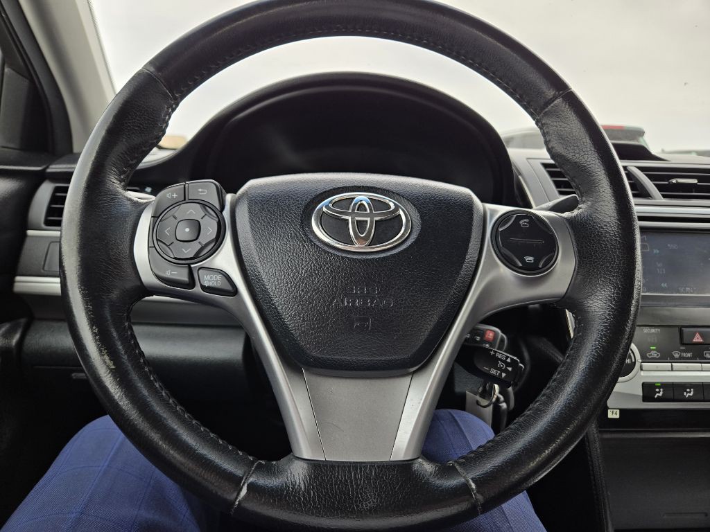 2013 Toyota Camry Image 19