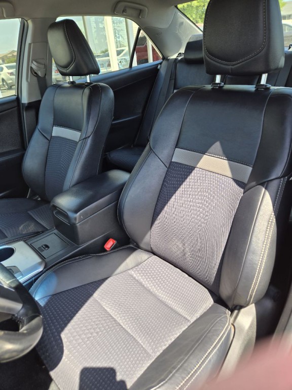 2013 Toyota Camry Image 28