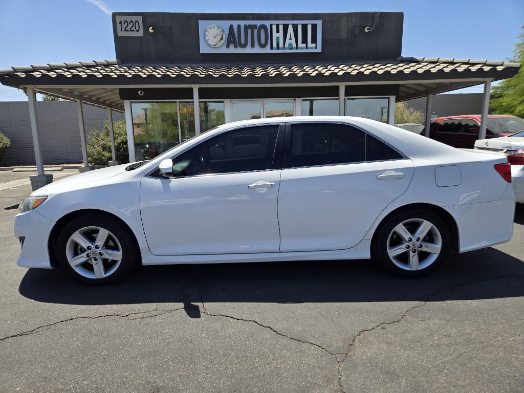 2014 Toyota Camry Image 2