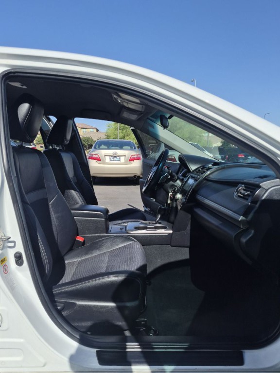 2014 Toyota Camry Image 17
