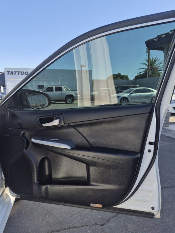 2014 Toyota Camry Image 18