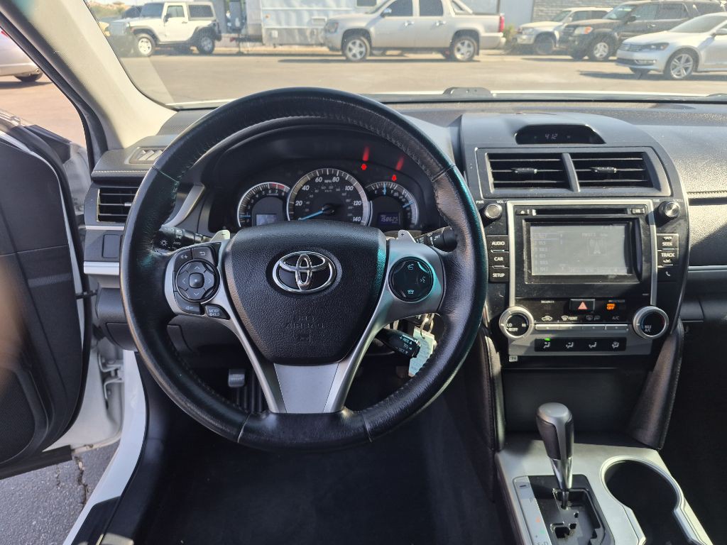 2014 Toyota Camry Image 19