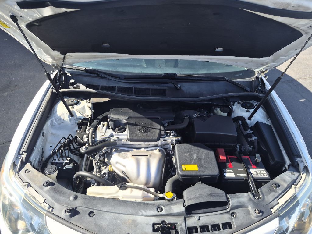 2014 Toyota Camry Image 20