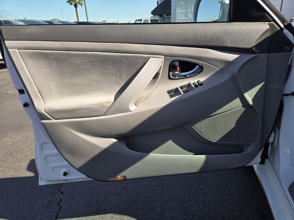 2011 Toyota Camry Image 10
