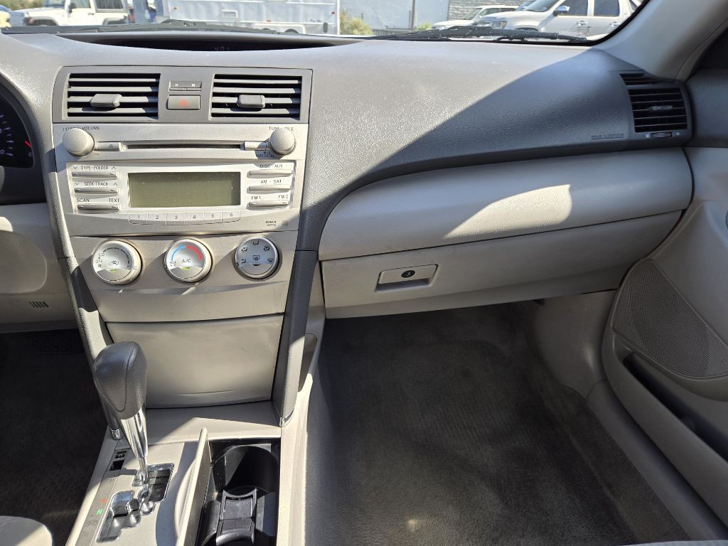 2011 Toyota Camry Image 12