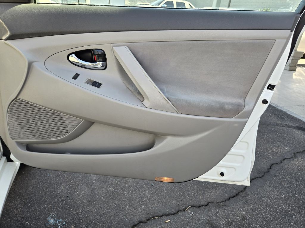 2011 Toyota Camry Image 18