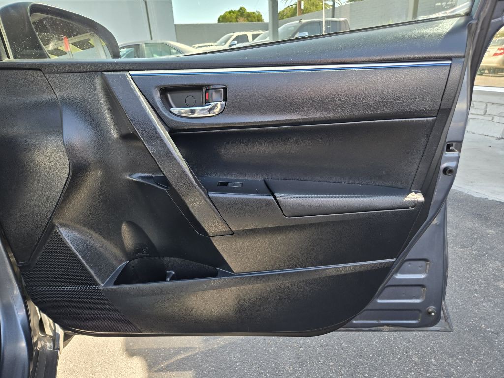 2015 Toyota Corolla Image 17