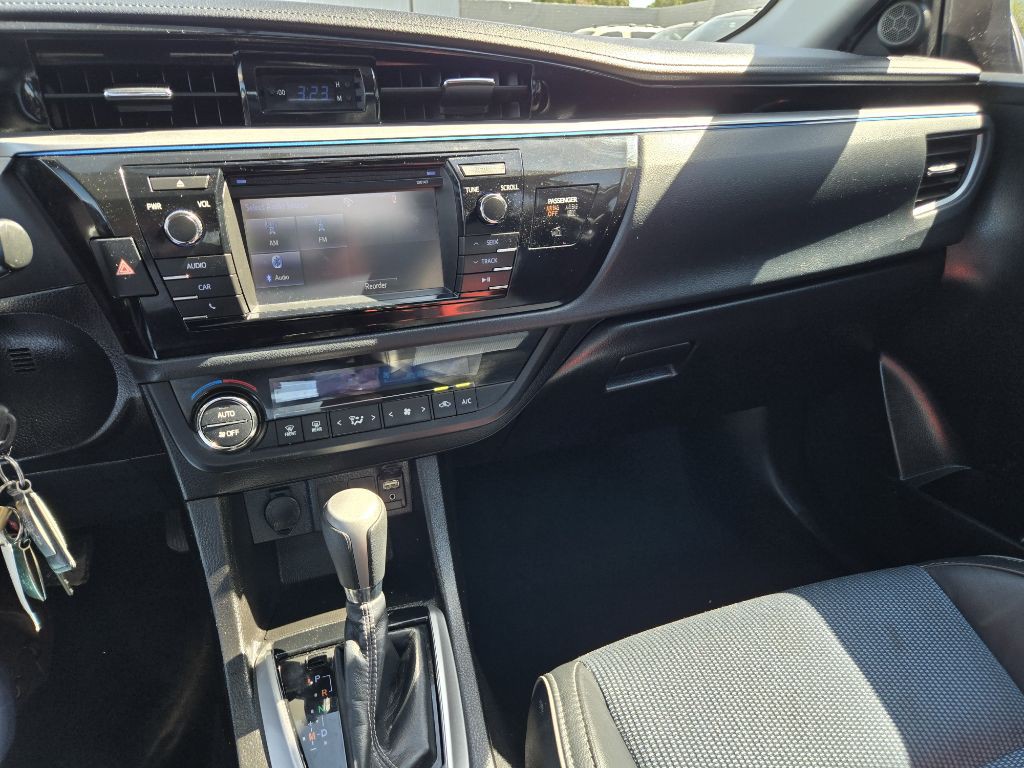 2015 Toyota Corolla Image 22
