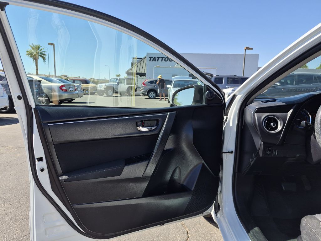 2017 Toyota Corolla Image 10