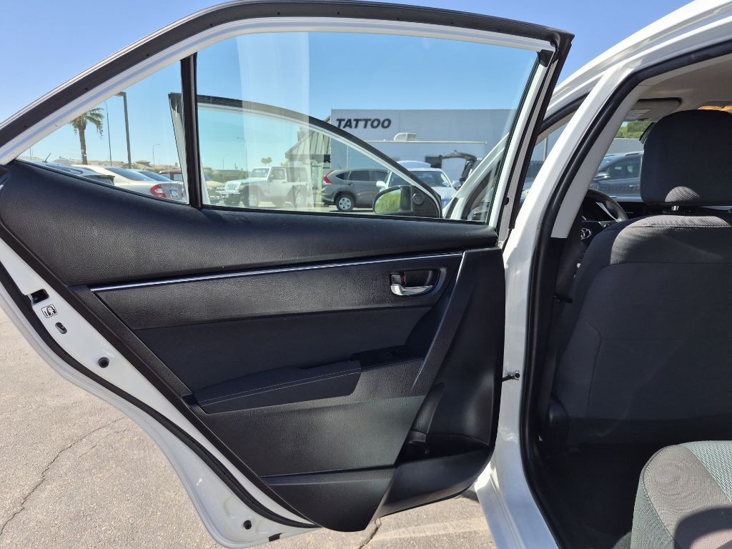 2017 Toyota Corolla Image 12