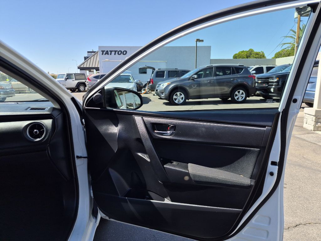 2017 Toyota Corolla Image 15