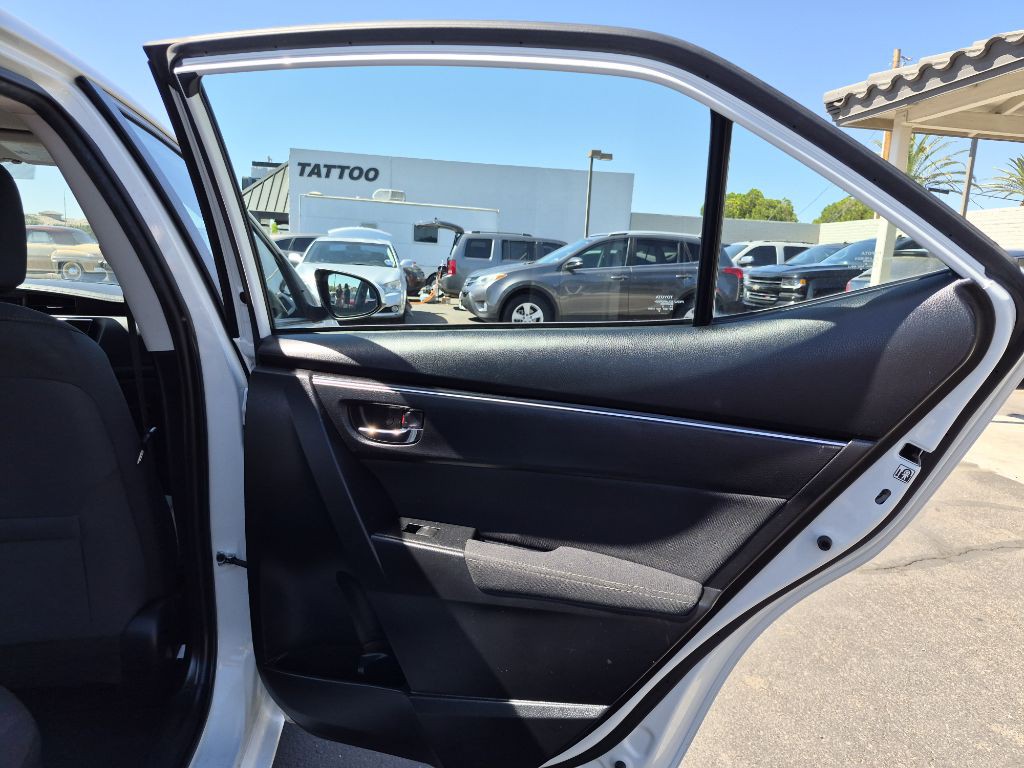 2017 Toyota Corolla Image 16
