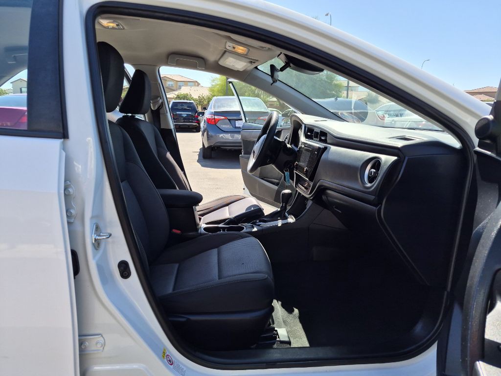 2017 Toyota Corolla Image 17