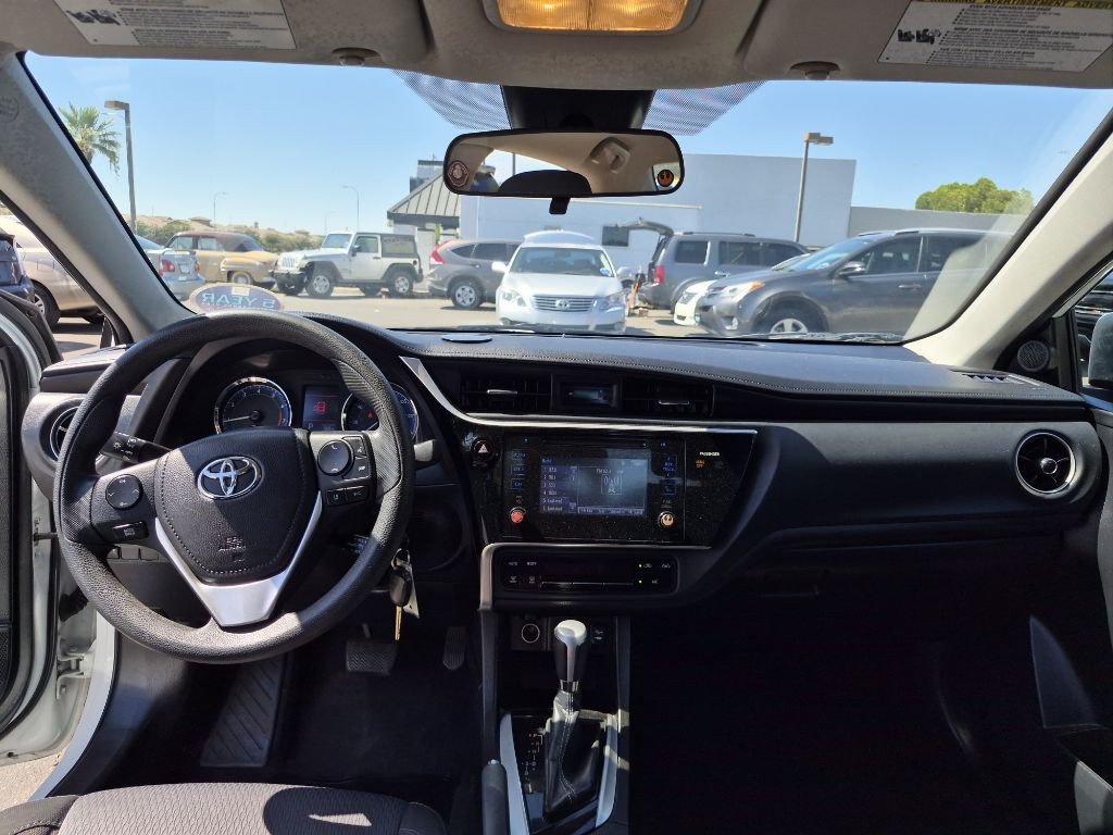 2017 Toyota Corolla Image 18