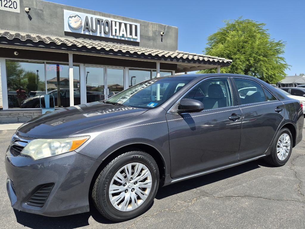 2013 Toyota Camry Image 1