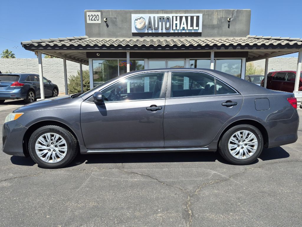 2013 Toyota Camry Image 2