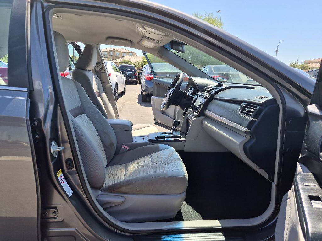 2013 Toyota Camry Image 13