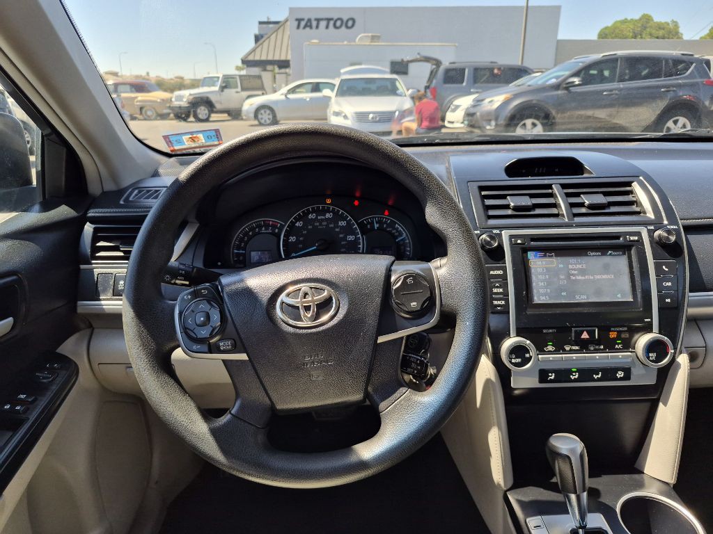 2013 Toyota Camry Image 16