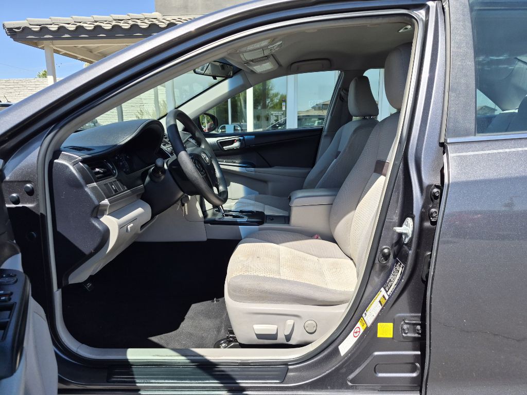2013 Toyota Camry Image 8