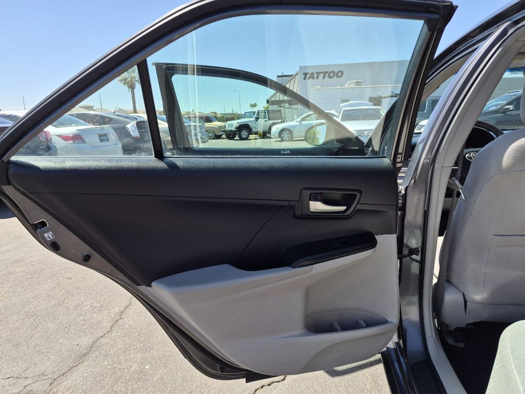 2013 Toyota Camry Image 9