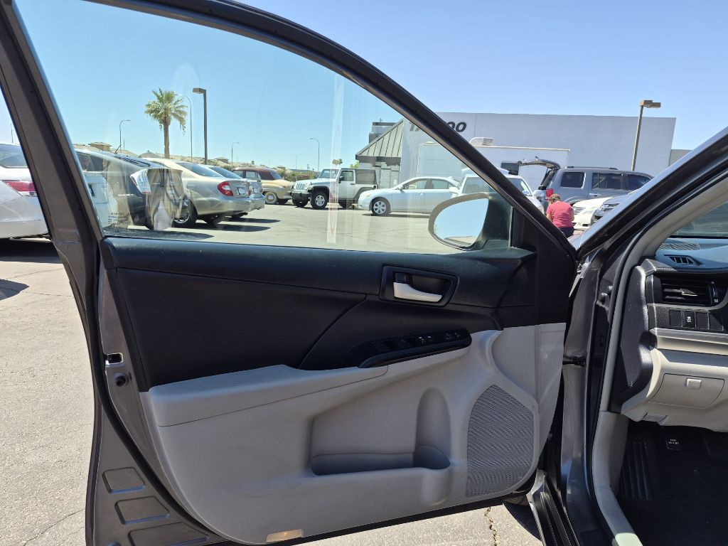 2013 Toyota Camry Image 10