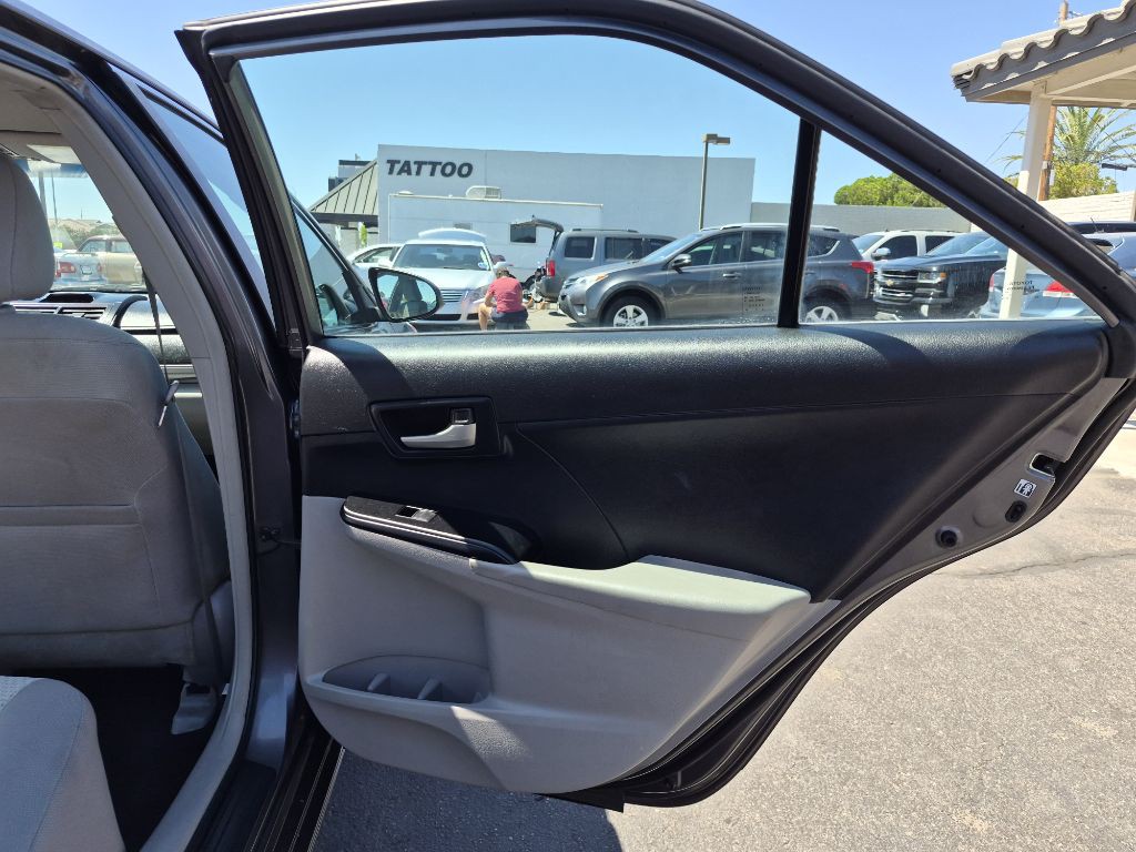 2013 Toyota Camry Image 12