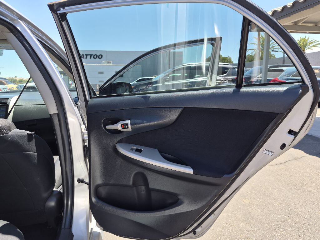 2011 Toyota Corolla Image 12