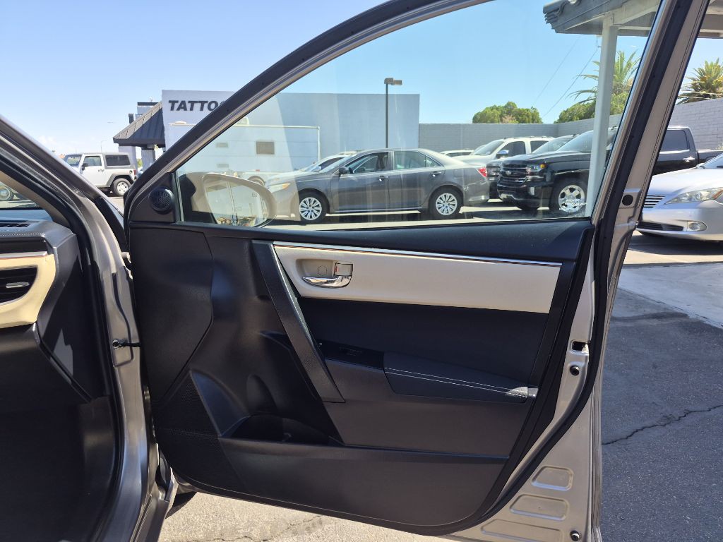 2016 Toyota Corolla Image 15