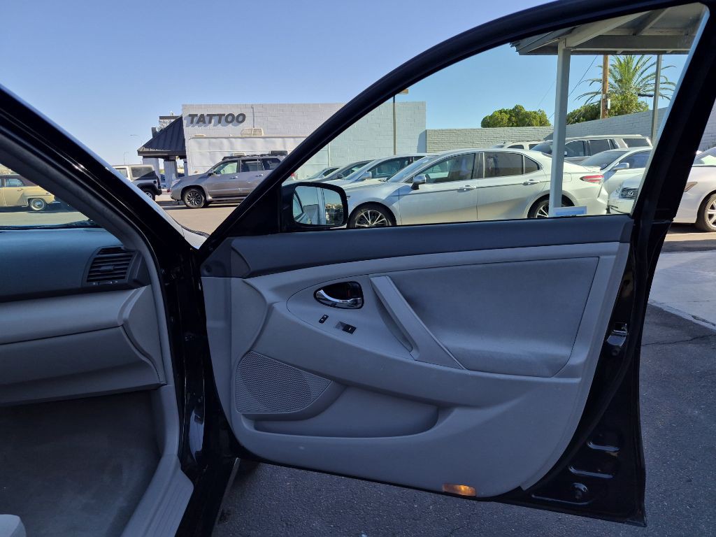 2011 Toyota Camry Image 12