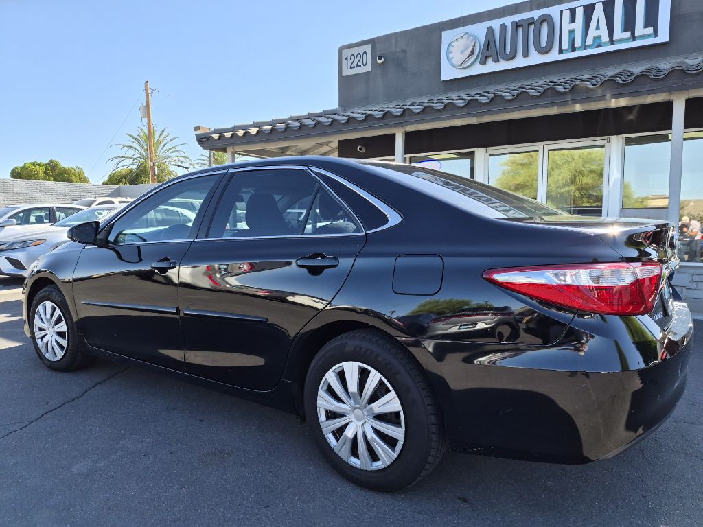 2017 Toyota Camry Image 3