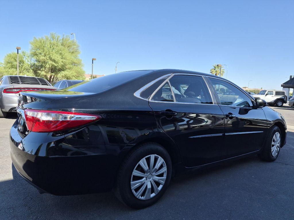 2017 Toyota Camry Image 5
