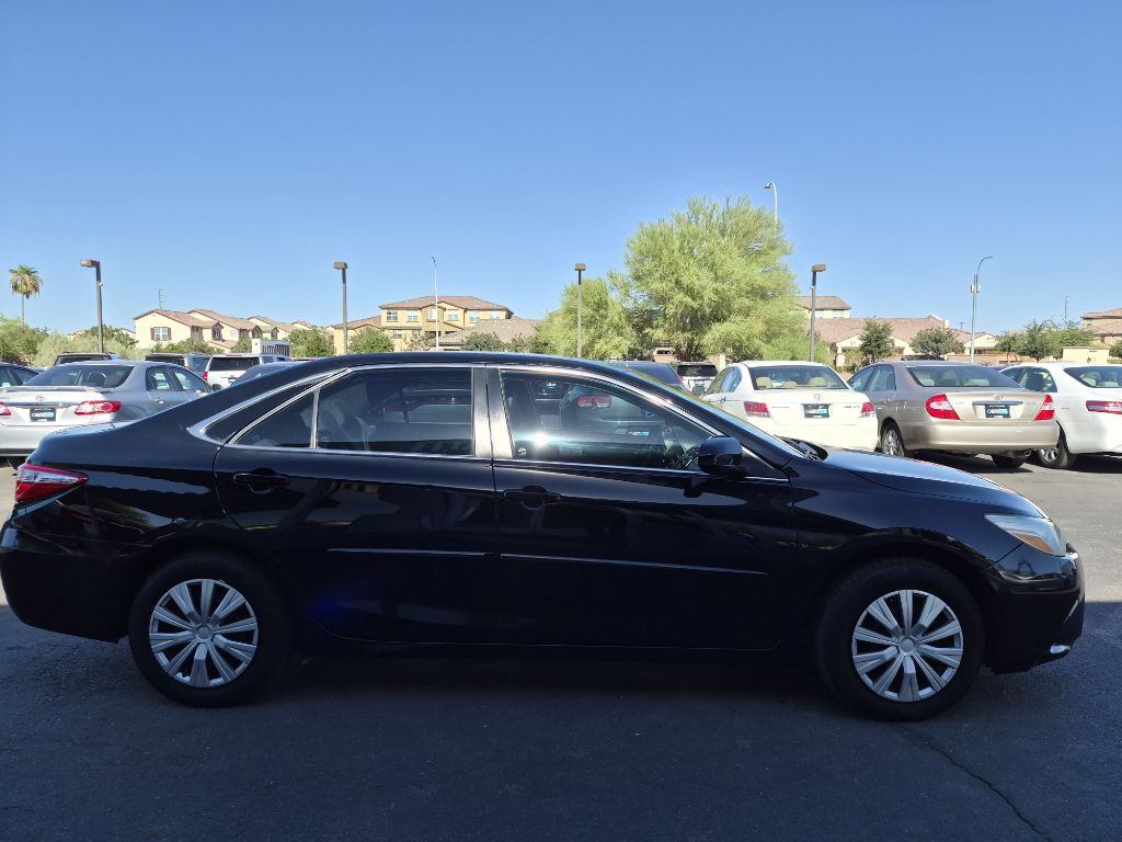 2017 Toyota Camry Image 6
