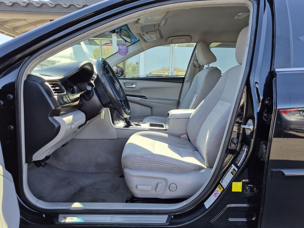2017 Toyota Camry Image 9