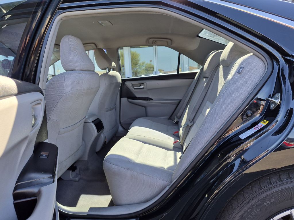 2017 Toyota Camry Image 11