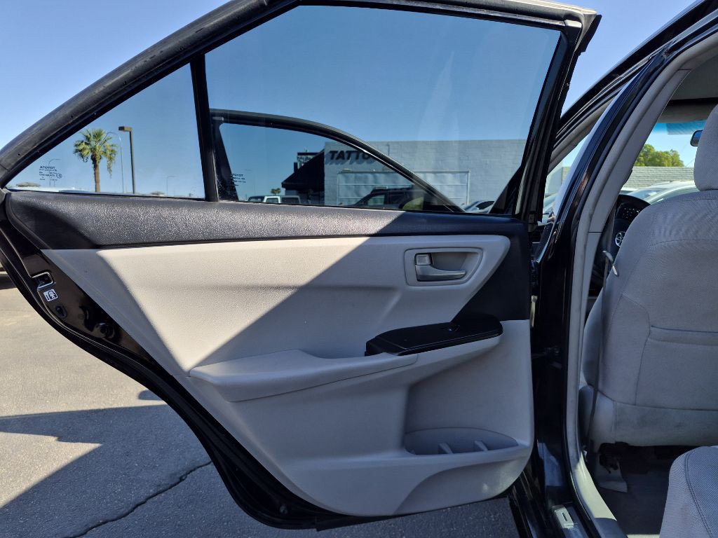 2017 Toyota Camry Image 12