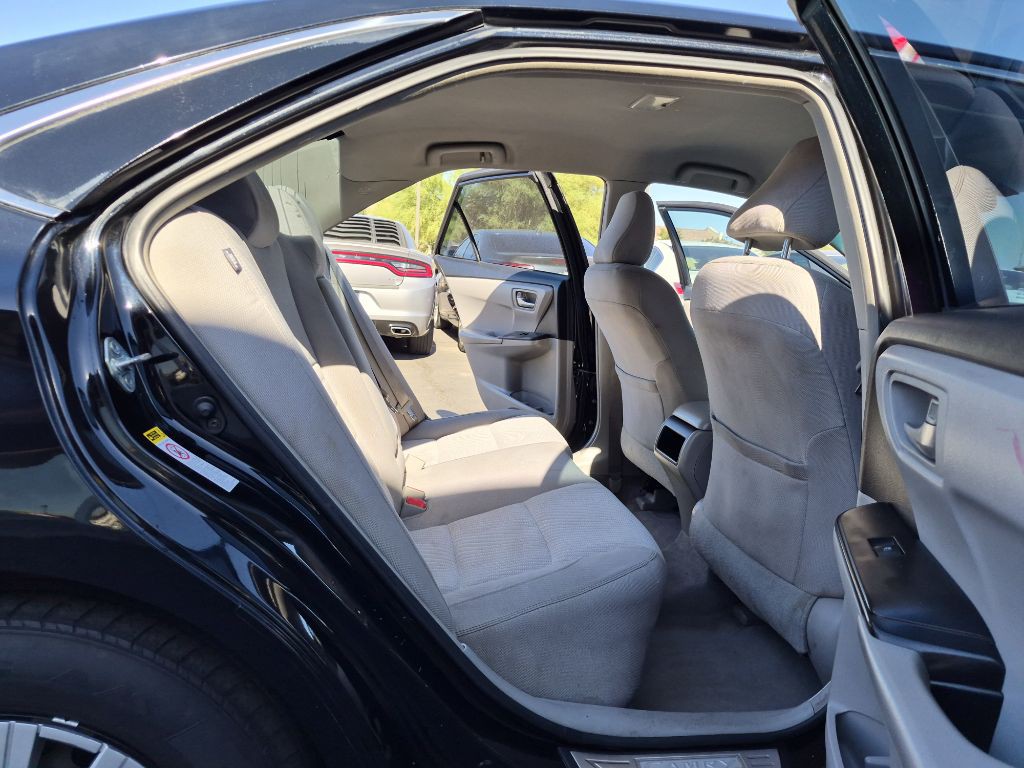 2017 Toyota Camry Image 13